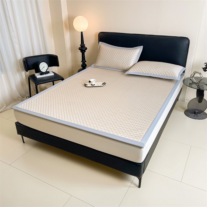 91家纺网 家纺一手货源 找家纺 雯豆家纺 2025夏季新款高端PE凉感中分子凉席三件套纯色绑带款席子套件 方格款-香槟金