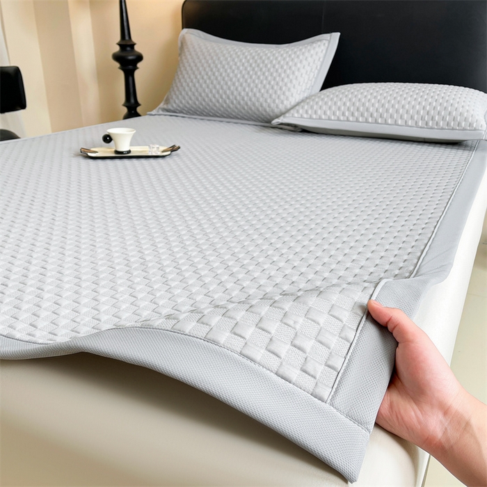 91家纺网 家纺一手货源 找家纺 雯豆家纺 2025夏季新款高端PE凉感中分子凉席三件套纯色绑带款席子套件 方格款-威尼斯灰