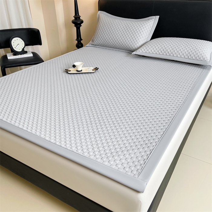 91家纺网 家纺一手货源 找家纺 雯豆家纺 2025夏季新款高端PE凉感中分子凉席三件套纯色绑带款席子套件 方格款-威尼斯灰