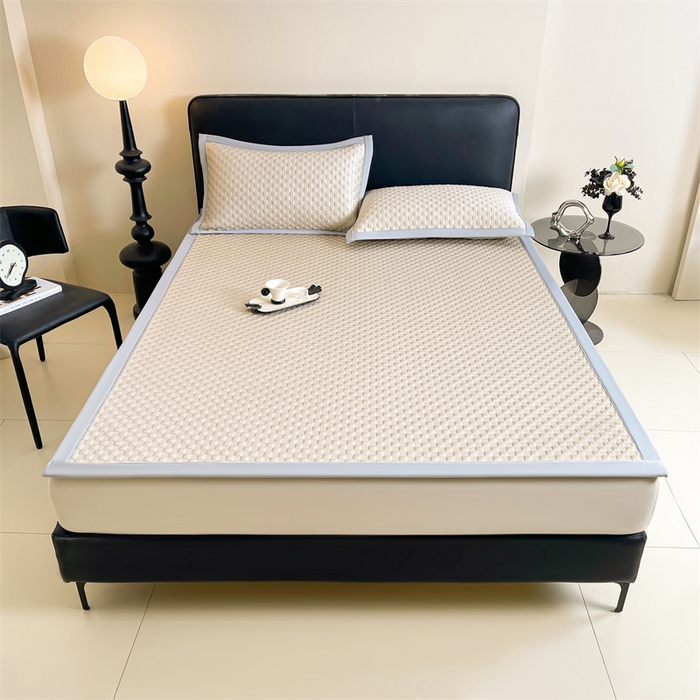 91家纺网 家纺一手货源 找家纺 雯豆家纺 2025夏季新款高端PE凉感中分子凉席三件套纯色绑带款席子套件 方格款-香槟金