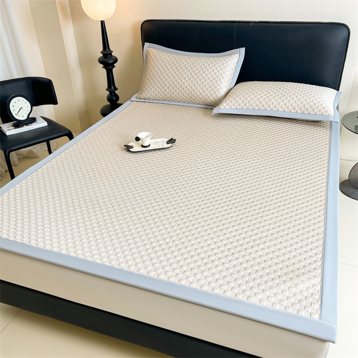 91家纺网 家纺一手货源 找家纺 雯豆家纺 2025夏季新款高端PE凉感中分子凉席三件套纯色绑带款席子套件 方格款-香槟金