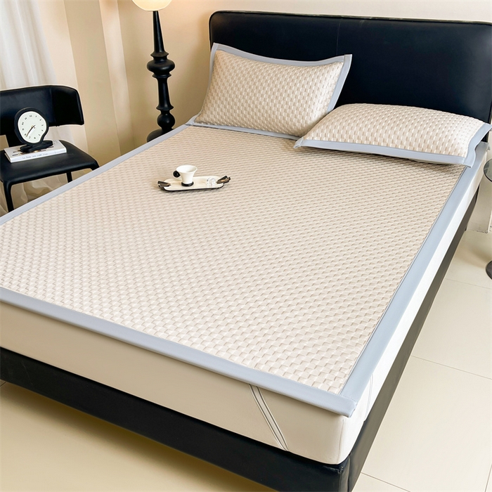 91家纺网 家纺一手货源 找家纺 雯豆家纺 2025夏季新款高端PE凉感中分子凉席三件套纯色绑带款席子套件 方格款-香槟金