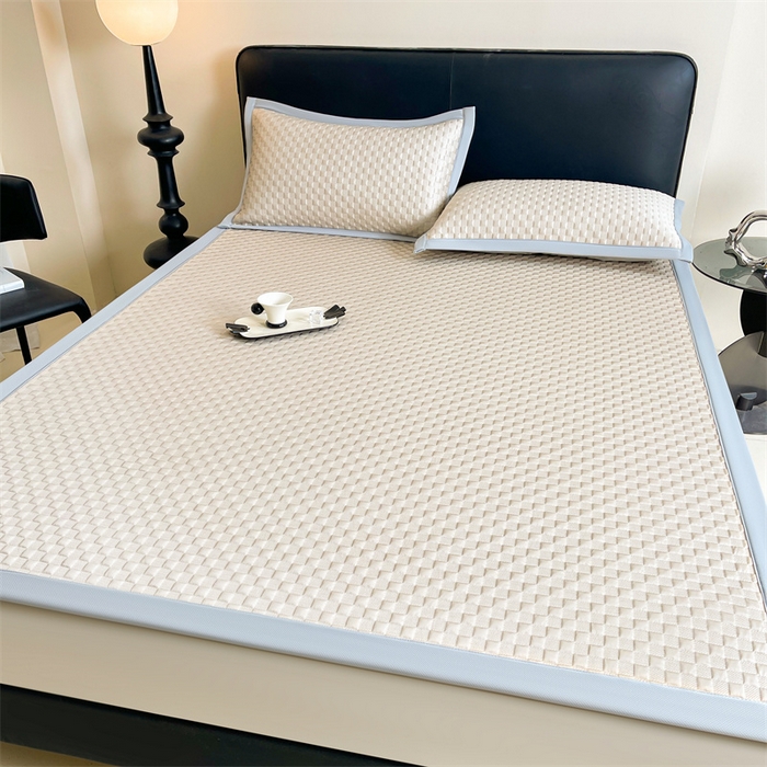 91家纺网 家纺一手货源 找家纺 雯豆家纺 2025夏季新款高端PE凉感中分子凉席三件套纯色绑带款席子套件 方格款-香槟金