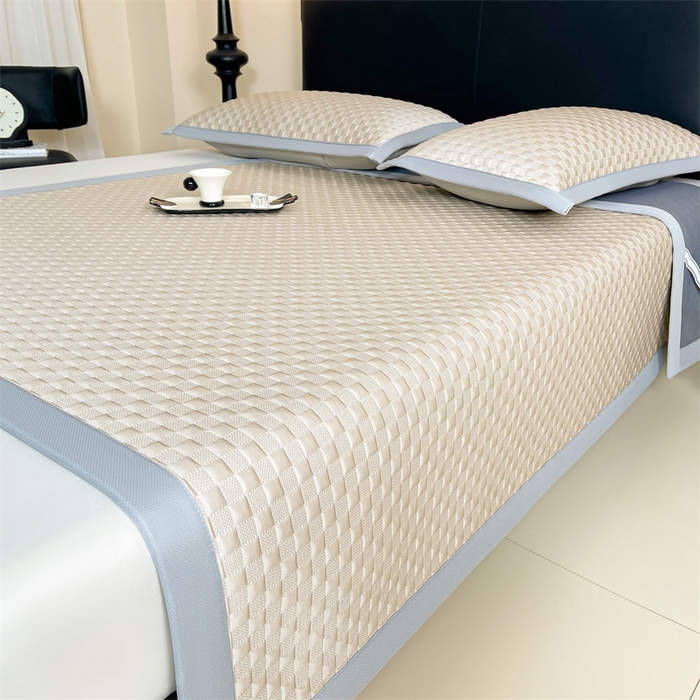 91家纺网 家纺一手货源 找家纺 雯豆家纺 2025夏季新款高端PE凉感中分子凉席三件套纯色绑带款席子套件 方格款-香槟金