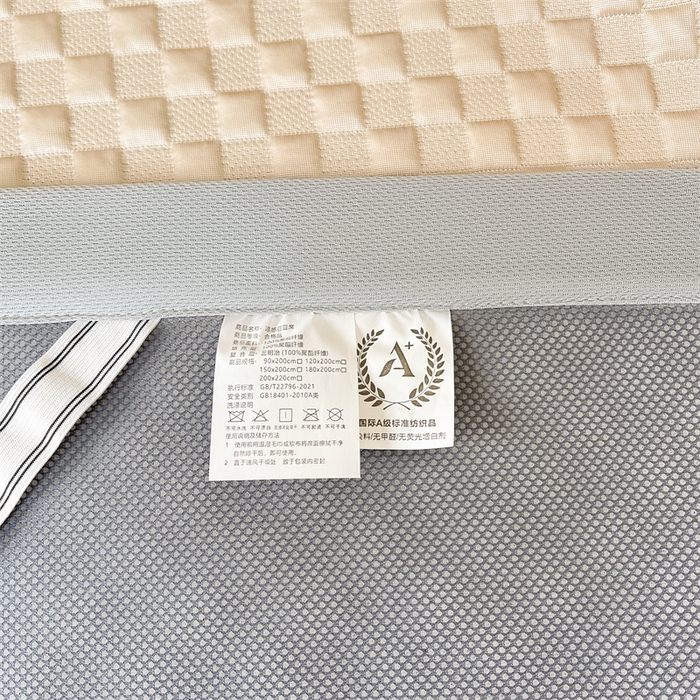 91家纺网 家纺一手货源 找家纺 雯豆家纺 2025夏季新款高端PE凉感中分子凉席三件套纯色绑带款席子套件 方格款-香槟金