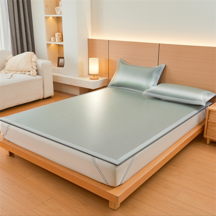 91家纺网 家纺一手货源 找家纺 雯豆家纺 2025夏季新款冰藤凉席三件套纯色绑带款冰丝凉席子素色套件 冰藤席-丝绒绿