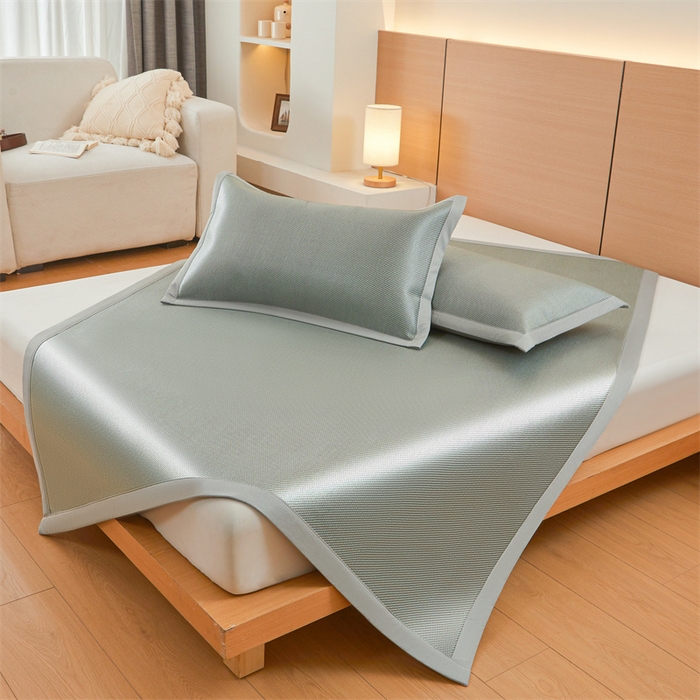 91家纺网 家纺一手货源 找家纺 雯豆家纺 2025夏季新款冰藤凉席三件套纯色绑带款冰丝凉席子素色套件 冰藤席-丝绒绿