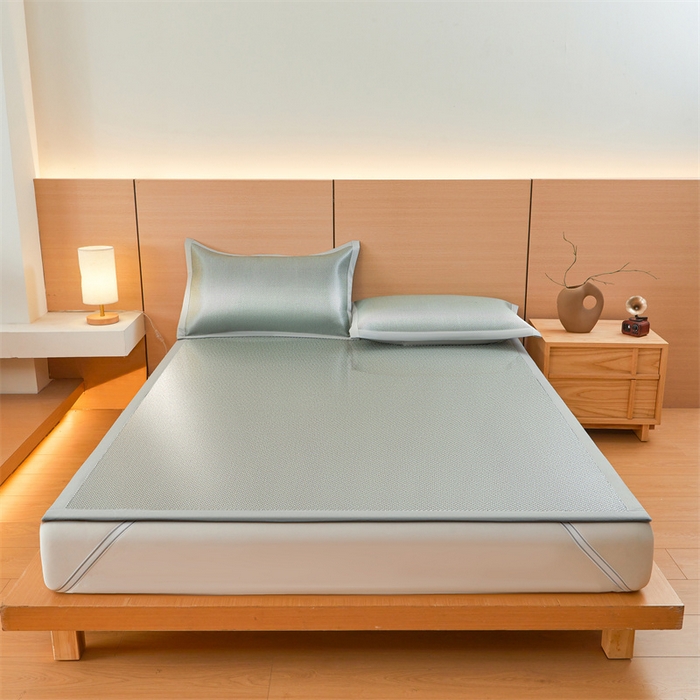 91家纺网 家纺一手货源 找家纺 雯豆家纺 2025夏季新款冰藤凉席三件套纯色绑带款冰丝凉席子素色套件 冰藤席-丝绒绿