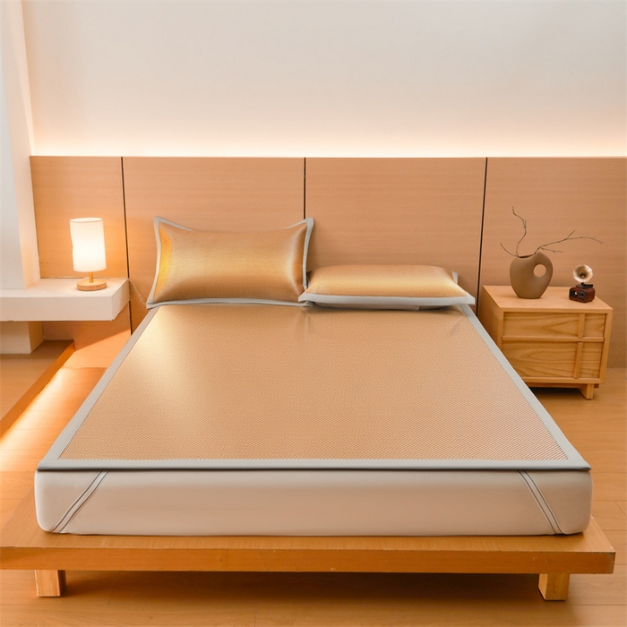 91家纺网 家纺一手货源 找家纺 雯豆家纺 2025夏季新款冰藤凉席三件套纯色绑带款冰丝凉席子素色套件 冰藤席-琥珀咖