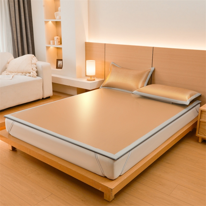 91家纺网 家纺一手货源 找家纺 雯豆家纺 2025夏季新款冰藤凉席三件套纯色绑带款冰丝凉席子素色套件 冰藤席-琥珀咖