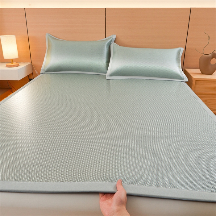 91家纺网 家纺一手货源 找家纺 雯豆家纺 2025夏季新款冰藤凉席三件套纯色绑带款冰丝凉席子素色套件 冰藤席-丝绒绿