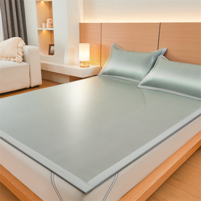 91家纺网 家纺一手货源 找家纺 雯豆家纺 2025夏季新款冰藤凉席三件套纯色绑带款冰丝凉席子素色套件 冰藤席-丝绒绿