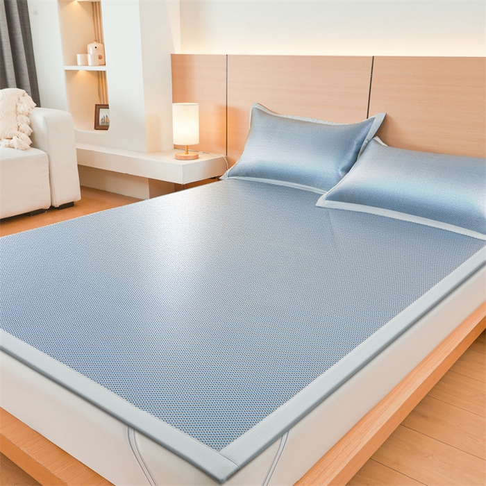 91家纺网 家纺一手货源 找家纺 雯豆家纺 2025夏季新款冰藤凉席三件套纯色绑带款冰丝凉席子素色套件 冰藤席-摩登蓝