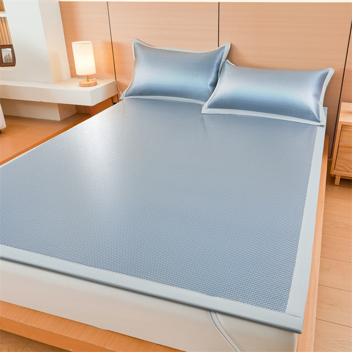 91家纺网 家纺一手货源 找家纺 雯豆家纺 2025夏季新款冰藤凉席三件套纯色绑带款冰丝凉席子素色套件 冰藤席-摩登蓝