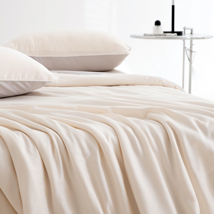 91家纺网 家纺一手货源 找家纺 仁凯家纺 2025新款A类莱赛尔天丝纤维夏凉被双拼色（20%莱赛尔天丝纤维填充，包过检）【提供买家秀】 奶昔白+冰川灰