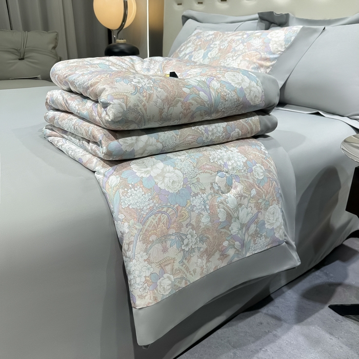 91家纺网 家纺一手货源 找家纺 爱彼家纺 2025年夏季热门冰丝数码夏被夏凉被空调被四件套 夏被-娇之恋