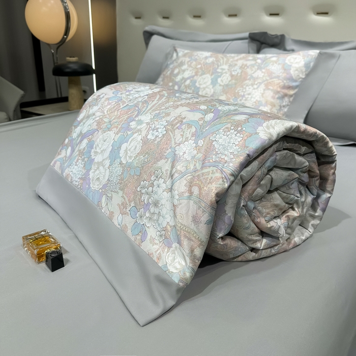 91家纺网 家纺一手货源 找家纺 爱彼家纺 2025年夏季热门冰丝数码夏被夏凉被空调被四件套 夏被-娇之恋