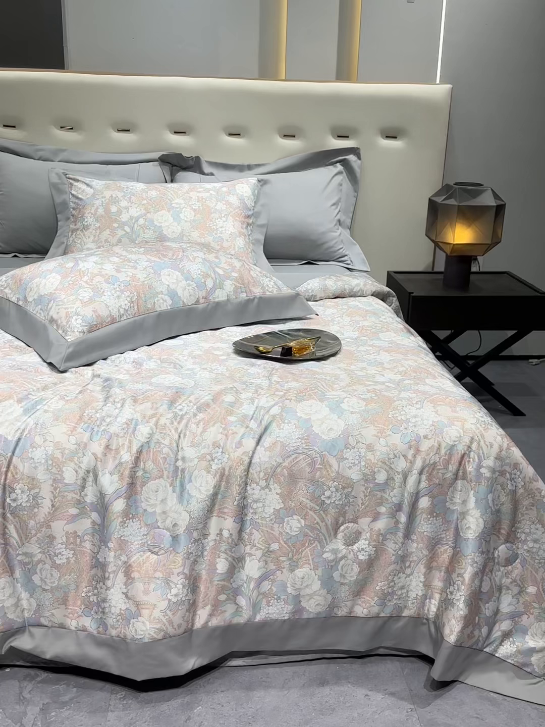 91家纺网 家纺一手货源 找家纺 爱彼家纺 2025年夏季热门冰丝数码夏被夏凉被空调被四件套 夏被-娇之恋