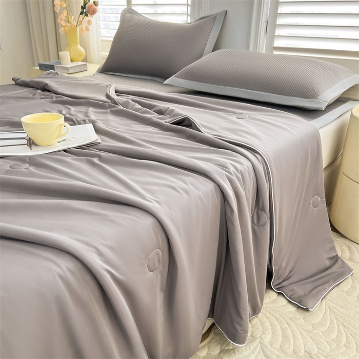 91家纺网 家纺一手货源 找家纺 雯豆家纺 2025夏季新款凉感丝夏被空调被冰丝凉感被芯纯色跑量款被子 凉感丝夏被-北极灰