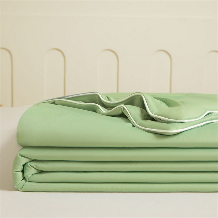 91家纺网 家纺一手货源 找家纺 雯豆家纺 2025夏季新款凉感丝夏被空调被冰丝凉感被芯纯色跑量款被子 凉感丝夏被-牛油果绿