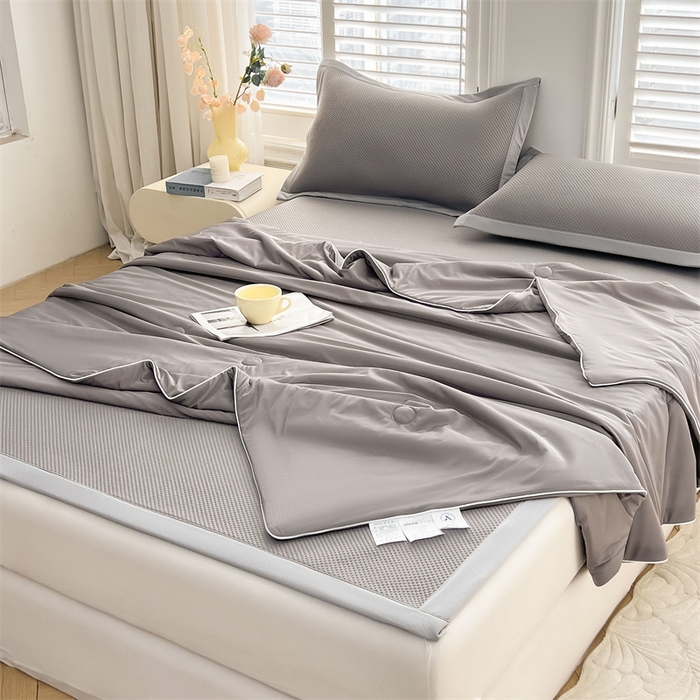 91家纺网 家纺一手货源 找家纺 雯豆家纺 2025夏季新款凉感丝夏被空调被冰丝凉感被芯纯色跑量款被子 凉感丝夏被-北极灰