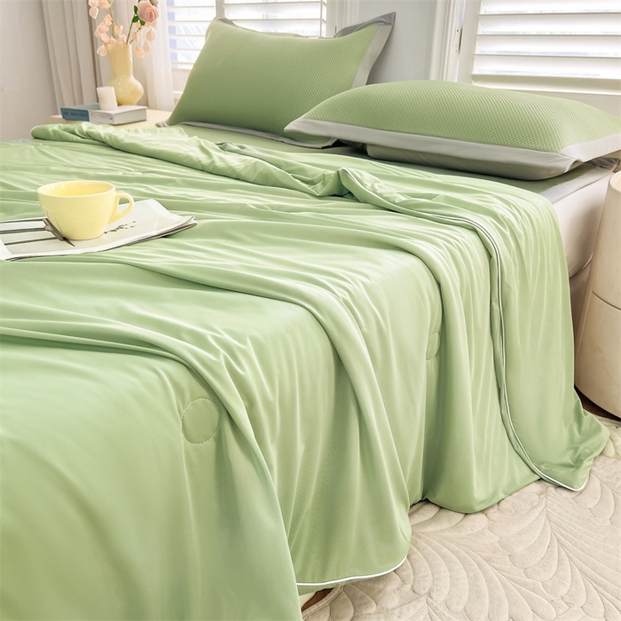 91家纺网 家纺一手货源 找家纺 雯豆家纺 2025夏季新款凉感丝夏被空调被冰丝凉感被芯纯色跑量款被子 凉感丝夏被-牛油果绿