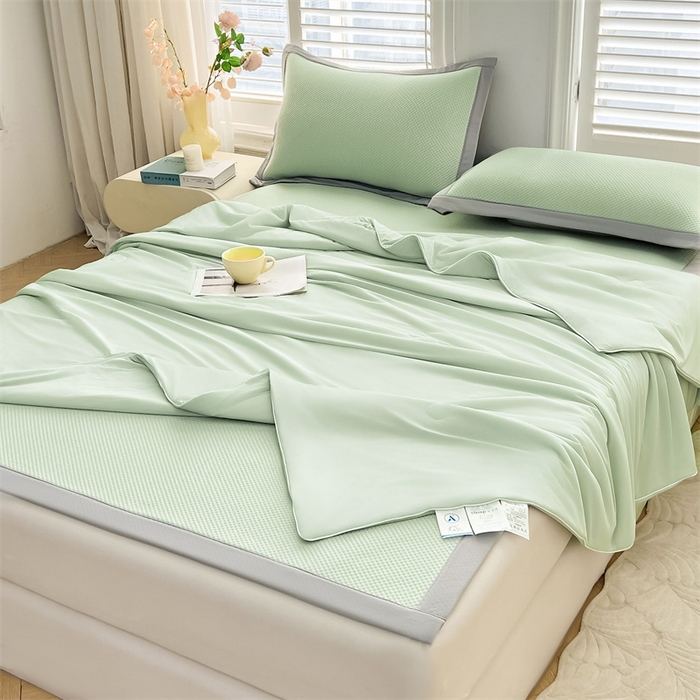 91家纺网 家纺一手货源 找家纺 雯豆家纺 2025夏季新款凉感丝夏被空调被冰丝凉感被芯纯色跑量款被子 凉感丝夏被-淡雅绿