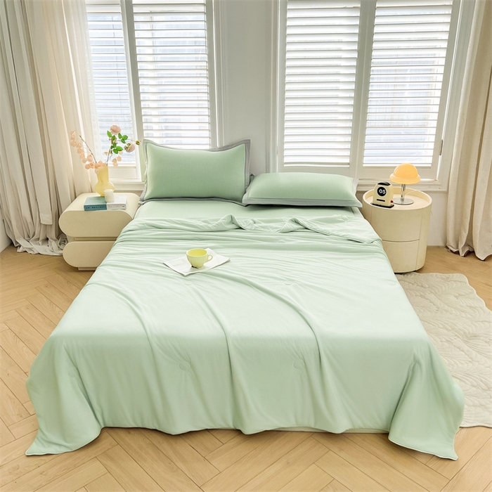 91家纺网 家纺一手货源 找家纺 雯豆家纺 2025夏季新款凉感丝夏被空调被冰丝凉感被芯纯色跑量款被子 凉感丝夏被-淡雅绿