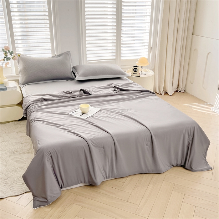 91家纺网 家纺一手货源 找家纺 雯豆家纺 2025夏季新款凉感丝夏被空调被冰丝凉感被芯纯色跑量款被子 凉感丝夏被-北极灰