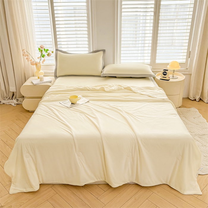 91家纺网 家纺一手货源 找家纺 雯豆家纺 2025夏季新款凉感丝夏被空调被冰丝凉感被芯纯色跑量款被子 凉感丝夏被-可可奶油