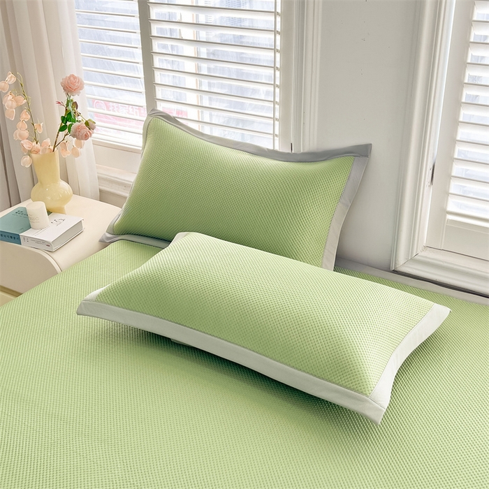 91家纺网 家纺一手货源 找家纺 雯豆家纺 2025夏季新款凉感丝夏被空调被冰丝凉感被芯纯色跑量款被子 凉感丝夏被-牛油果绿