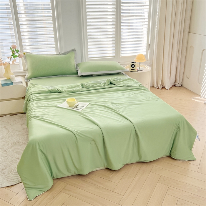 91家纺网 家纺一手货源 找家纺 雯豆家纺 2025夏季新款凉感丝夏被空调被冰丝凉感被芯纯色跑量款被子 凉感丝夏被-牛油果绿