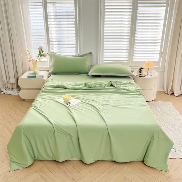 91家纺网 家纺一手货源 找家纺 雯豆家纺 2025夏季新款凉感丝夏被空调被冰丝凉感被芯纯色跑量款被子 凉感丝夏被-牛油果绿