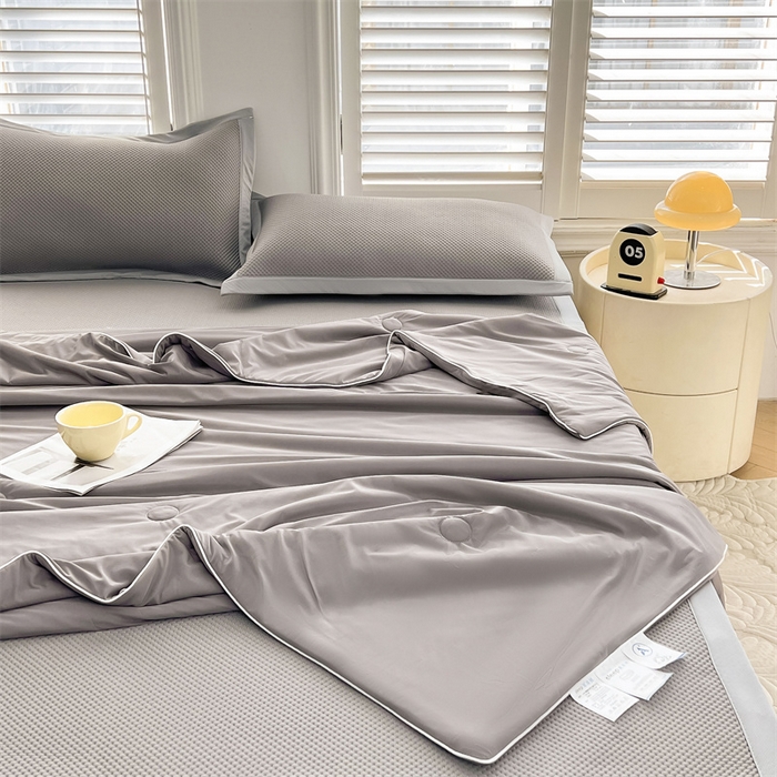 91家纺网 家纺一手货源 找家纺 雯豆家纺 2025夏季新款凉感丝夏被空调被冰丝凉感被芯纯色跑量款被子 凉感丝夏被-北极灰