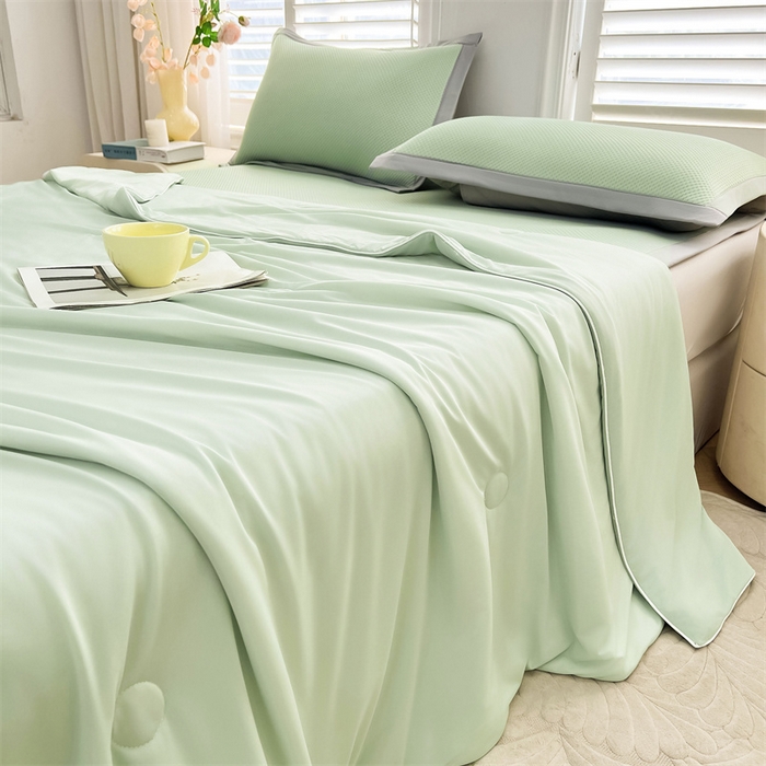 91家纺网 家纺一手货源 找家纺 雯豆家纺 2025夏季新款凉感丝夏被空调被冰丝凉感被芯纯色跑量款被子 凉感丝夏被-淡雅绿