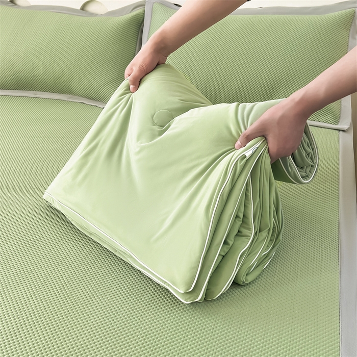 91家纺网 家纺一手货源 找家纺 雯豆家纺 2025夏季新款凉感丝夏被空调被冰丝凉感被芯纯色跑量款被子 凉感丝夏被-牛油果绿