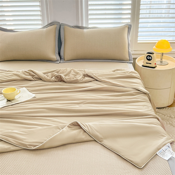 91家纺网 家纺一手货源 找家纺 雯豆家纺 2025夏季新款凉感丝夏被空调被冰丝凉感被芯纯色跑量款被子 凉感丝夏被-卡斯特金