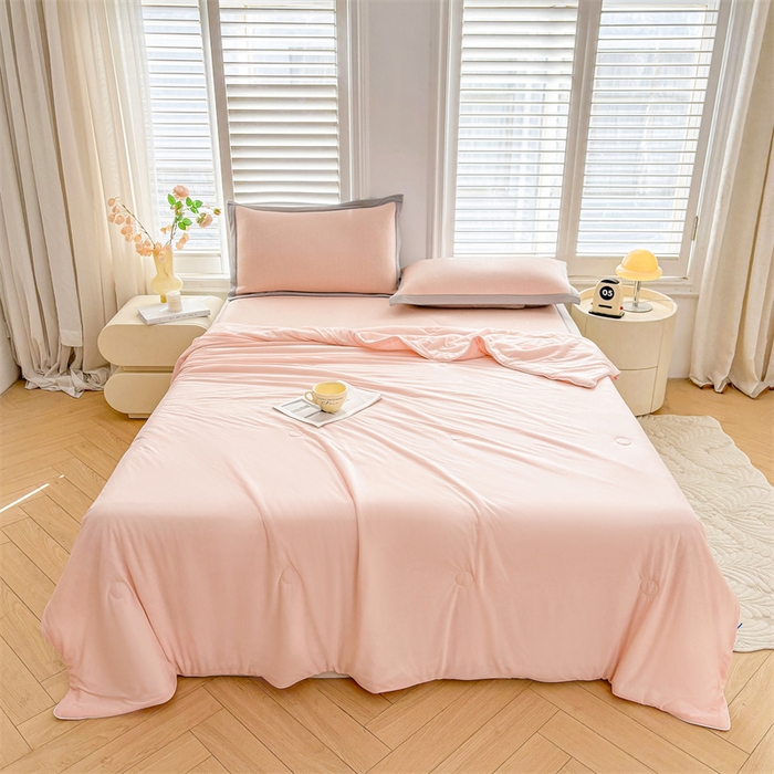 91家纺网 家纺一手货源 找家纺 雯豆家纺 2025夏季新款凉感丝夏被空调被冰丝凉感被芯纯色跑量款被子 凉感丝夏被-蔷薇粉