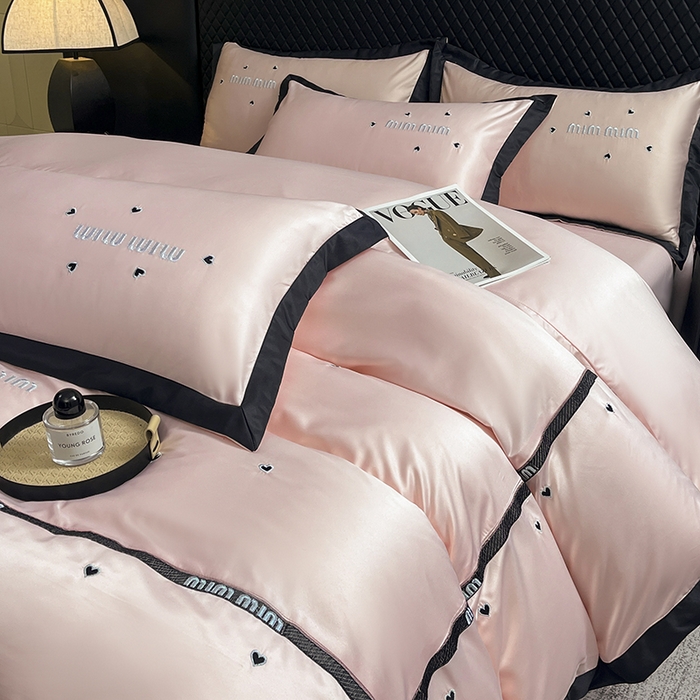 91家纺网 家纺一手货源 找家纺 狂想家 2025新款细斜纹冰丝高奢系列四件套 莫兰粉