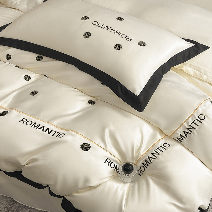 91家纺网 家纺一手货源 找家纺 狂想家 2025新款细斜纹冰丝高奢系列四件套 塞纳奶昔白