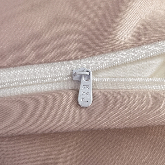 91家纺网 家纺一手货源 找家纺 狂想家 2025新款细斜纹冰丝高奢系列四件套 莫兰豆沙