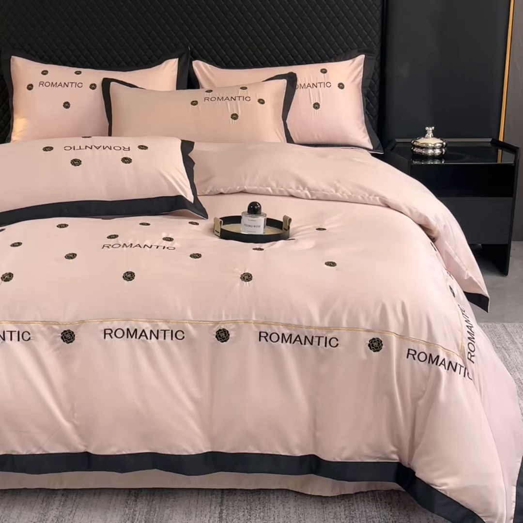 91家纺网 家纺一手货源 找家纺 狂想家 2025新款细斜纹冰丝高奢系列四件套 莫兰豆沙