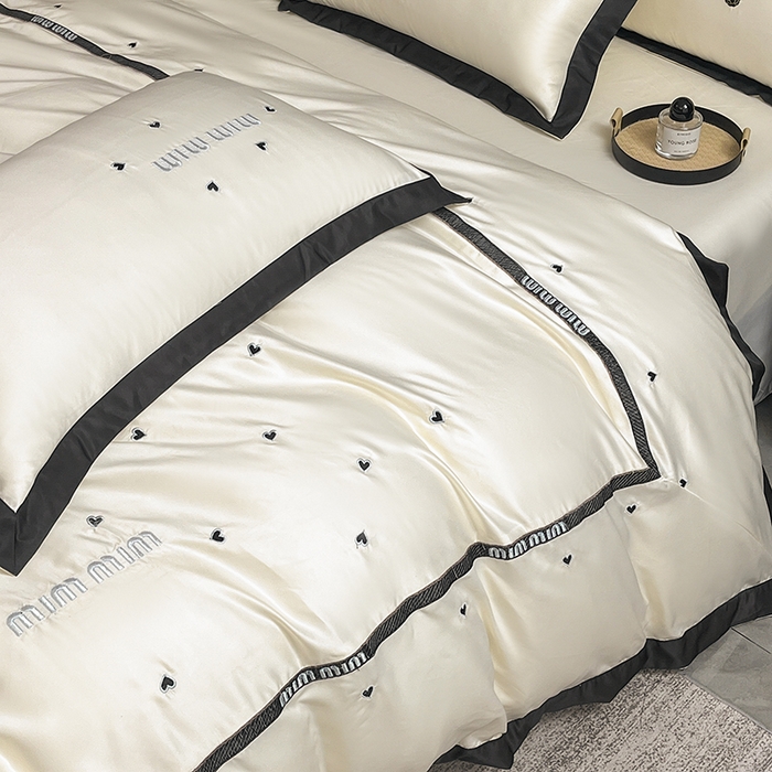 91家纺网 家纺一手货源 找家纺 狂想家 2025新款细斜纹冰丝高奢系列四件套 莫兰奶昔白