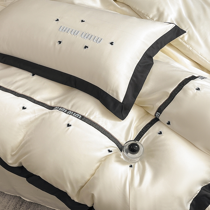 91家纺网 家纺一手货源 找家纺 狂想家 2025新款细斜纹冰丝高奢系列四件套 莫兰奶昔白