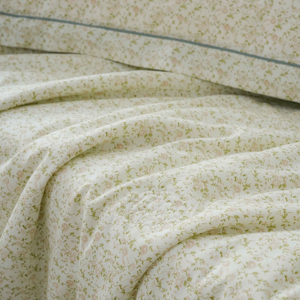 91家纺网 家纺一手货源 找家纺 丽卡家纺 2025新款小清新全棉纯棉夏被夏凉被空调被四件套 未央-绿