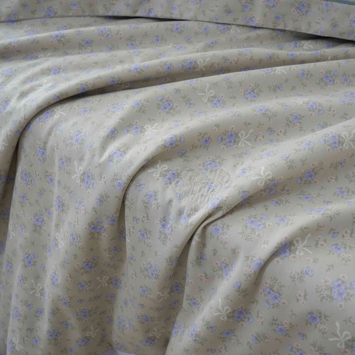 91家纺网 家纺一手货源 找家纺 丽卡家纺 2025新款小清新全棉纯棉夏被夏凉被空调被四件套 柏林花事-紫