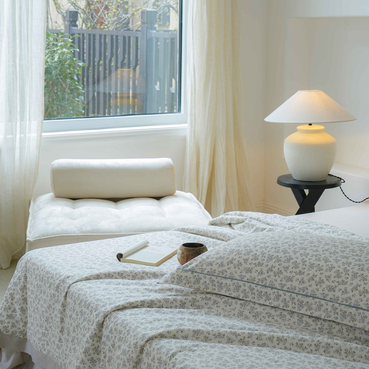 91家纺网 家纺一手货源 找家纺 丽卡家纺 2025新款小清新全棉纯棉夏被夏凉被空调被四件套 落雁花影-白