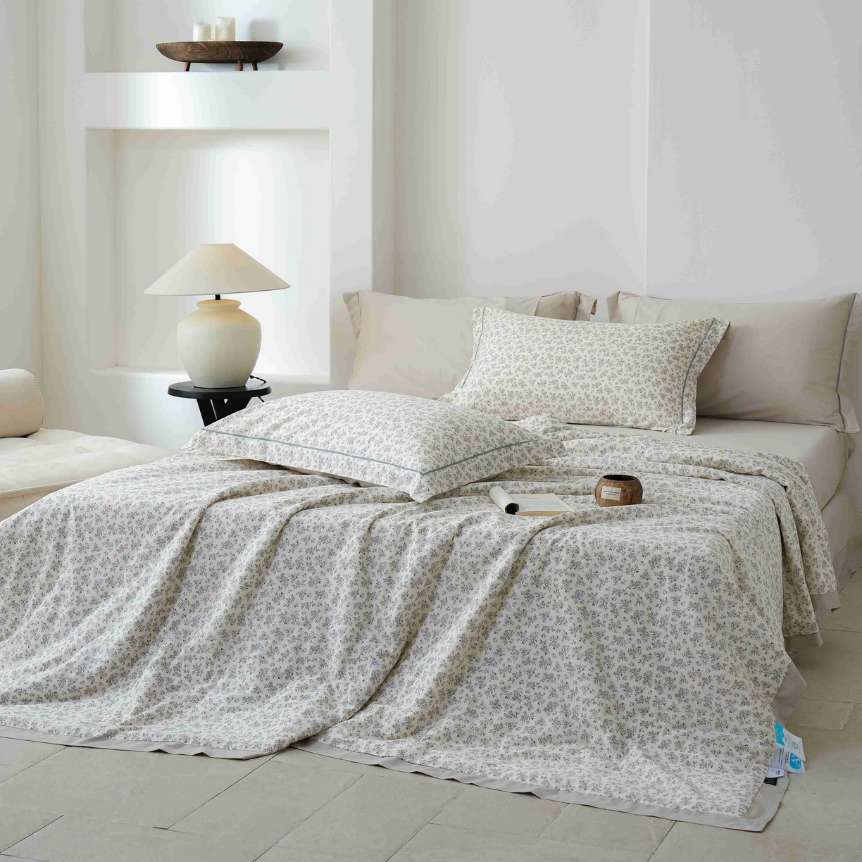 91家纺网 家纺一手货源 找家纺 丽卡家纺 2025新款小清新全棉纯棉夏被夏凉被空调被四件套 落雁花影-白