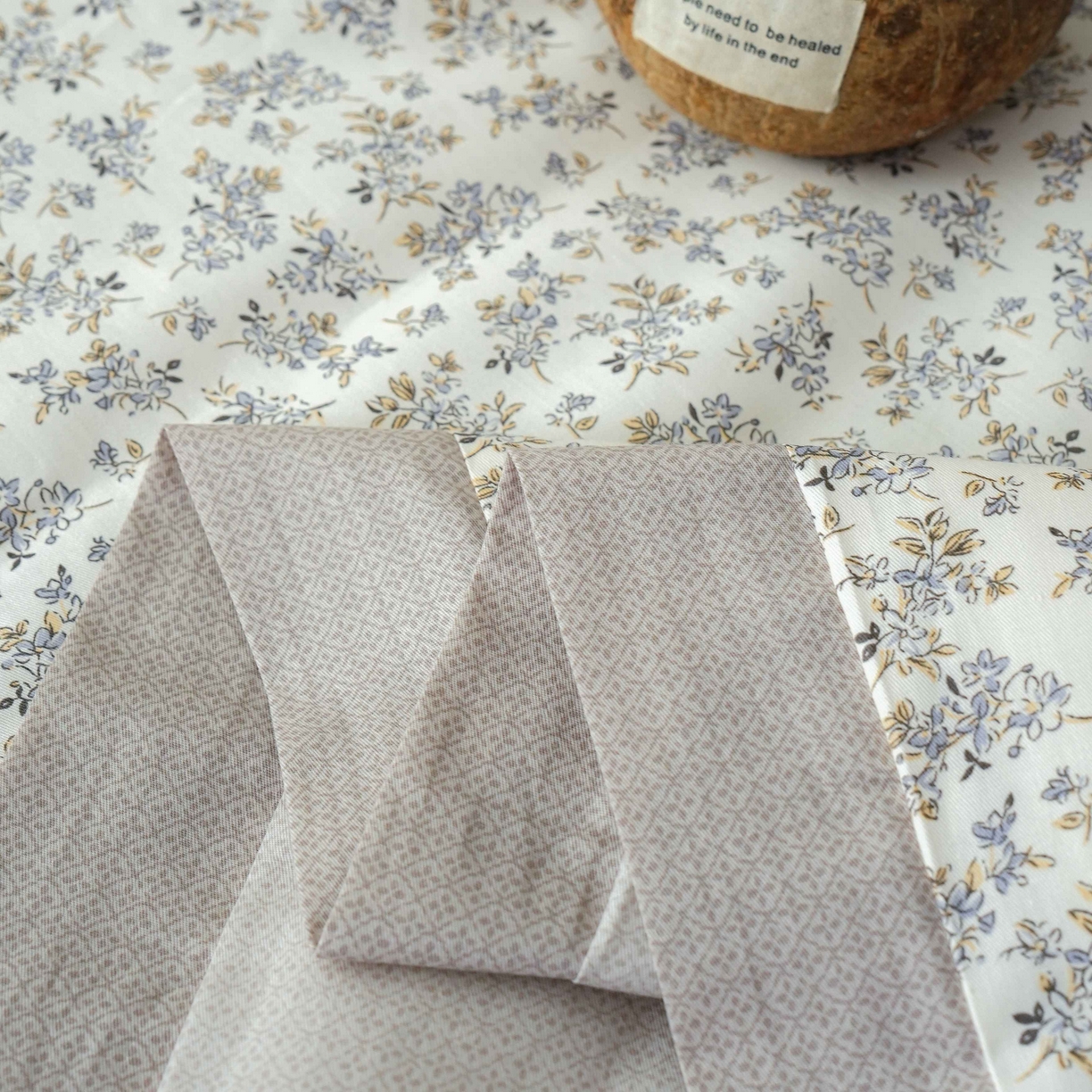 91家纺网 家纺一手货源 找家纺 丽卡家纺 2025新款小清新全棉纯棉夏被夏凉被空调被四件套 落雁花影-白