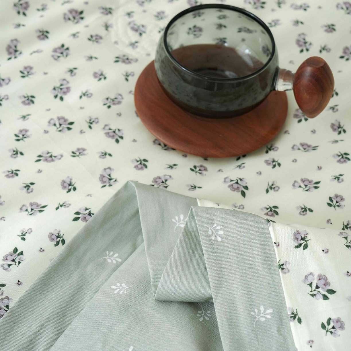 91家纺网 家纺一手货源 找家纺 丽卡家纺 2025新款小清新全棉纯棉夏被夏凉被空调被四件套 月野-灰